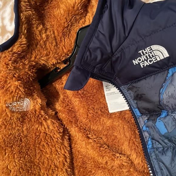 Reversible North Face 0-3 mths - Picture 2 of 4